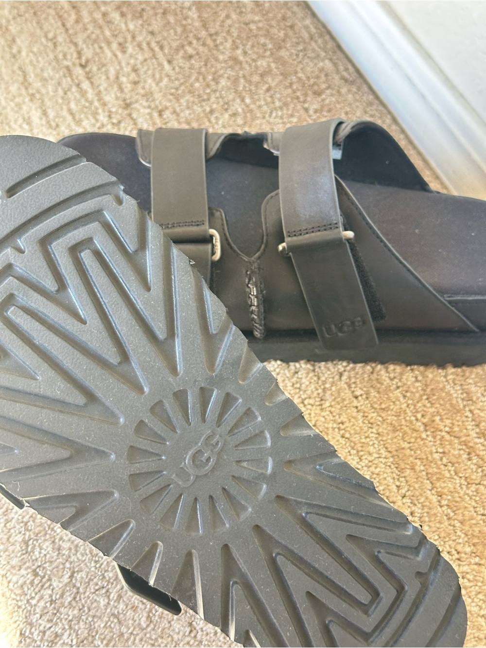 UGG Platform Black Leather Memory Foam Sandals - Picture 4 of 4